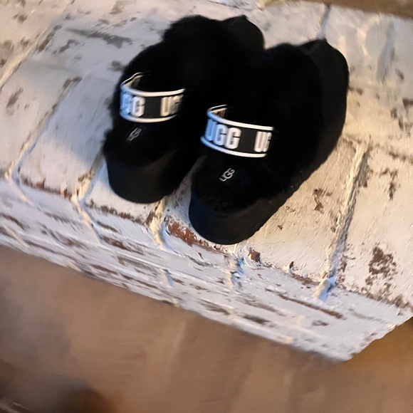Brand new UGG Black Fluffy Platform Slides size 8 - Picture 3 of 5